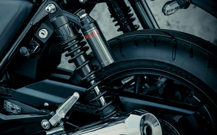 Vista posteriore dettagliata della sospensione CB1100 RS.