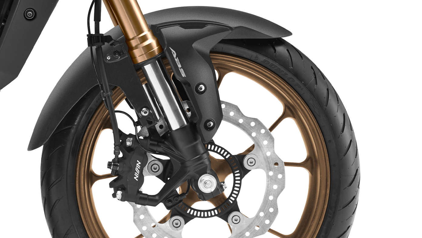 Honda CB125R, potenza frenante sofisticata