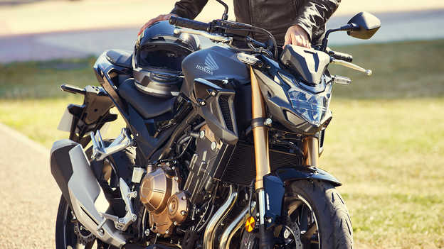 CB500F - Stile aggressivo da moto naked e nuova grafica