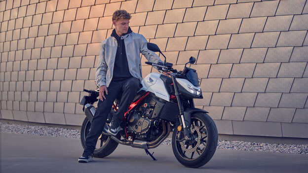 Disponibile opzione CB750 Hornet per neopatentati