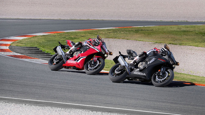 2 Honda CBR1000RR Fireblade su pista.