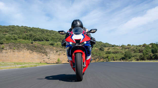 Honda CBR1000RR-R Fireblade con condotto della presa d'aria HRC e strutture ad alette