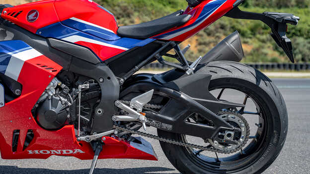 Honda CBR1000RR-R Fireblade con forcellone in alluminio derivato dalla RCV213V-S