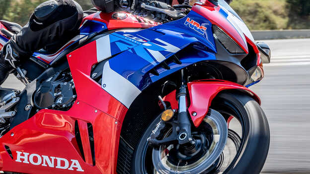Honda CBR1000RR-R Fireblade con sospensione Showa regolabile