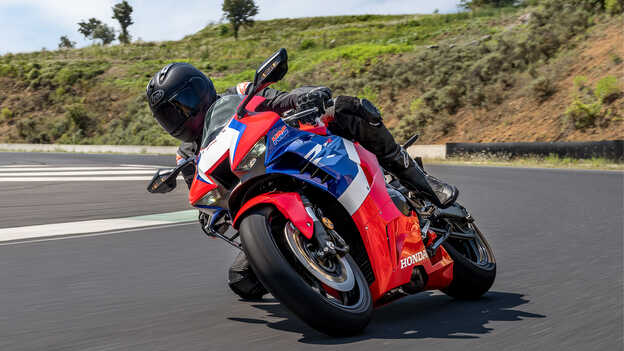 Honda CBR1000RR-R Fireblade con pacchetto di prestazioni elettroniche aggiornato