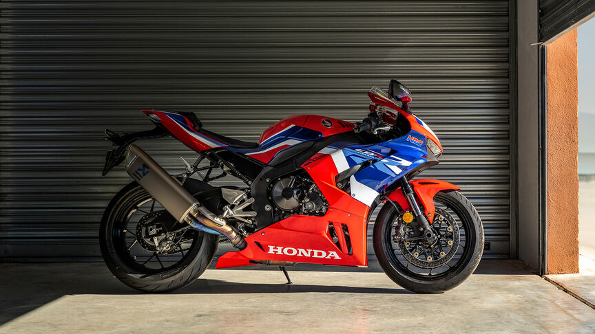Honda CBR1000RR-R Fireblade che mette in evidenzia la sua aerodinamica di punta