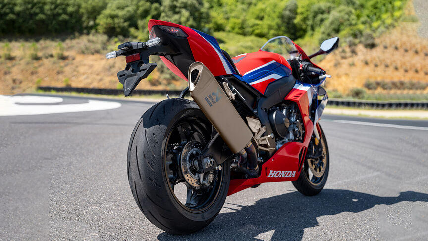 Honda CBR1000RR-R Fireblade che mette in evidenzia la sua aerodinamica di punta