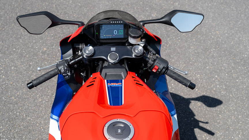Honda CBR1000RR-R Fireblade che mette in evidenzia la sua aerodinamica di punta