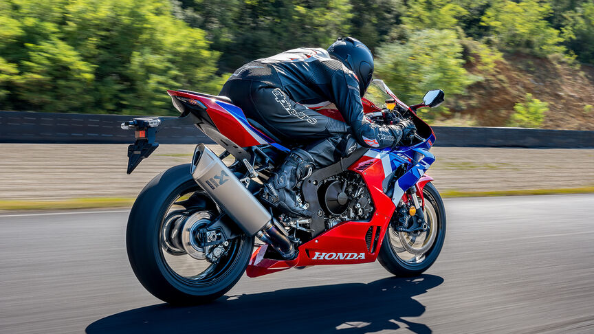 Honda CBR1000RR-R Fireblade che mette in evidenzia la sua aerodinamica di punta
