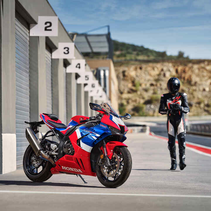 Honda CBR1000RR-R Fireblade con scarico Akrapovic