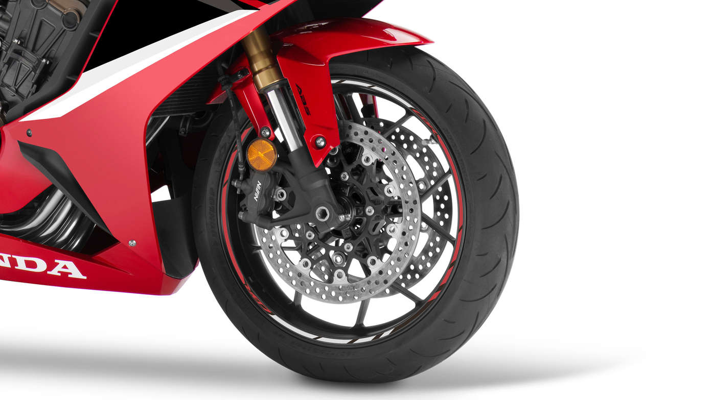 CBR650R, scatto in studio, primo piano su pinze freno ad attacco radiale