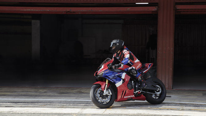 Honda CBR1000RR-R Fireblade SP su pista.
