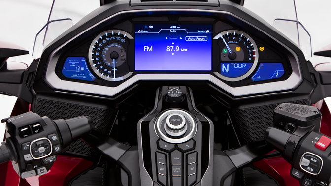 Dettaglio del cruscotto della Honda Gold Wing.