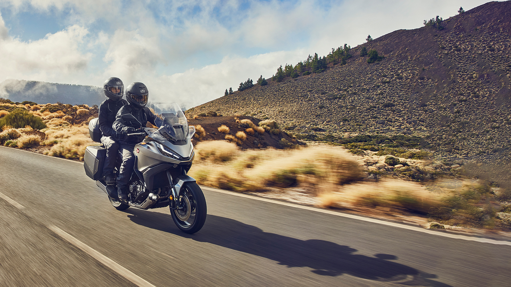 Honda NT1100 su strada aperta