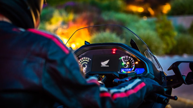 Dettaglio del cruscotto della Honda Gold Wing.