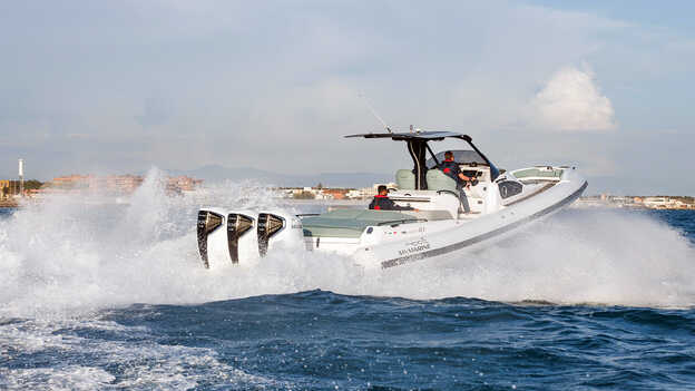 Motore fuoribordo BF250, esterno, vista di tre quarti