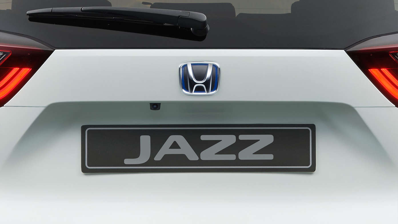 Primo piano della telecamera di assistenza al parcheggio della Honda Jazz Hybrid