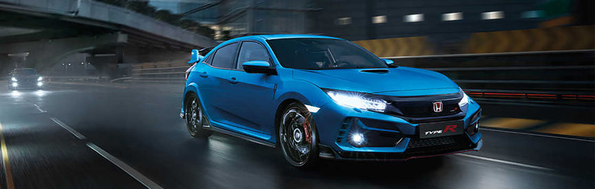 Honda Civic Type R sfondo citta' scuro
