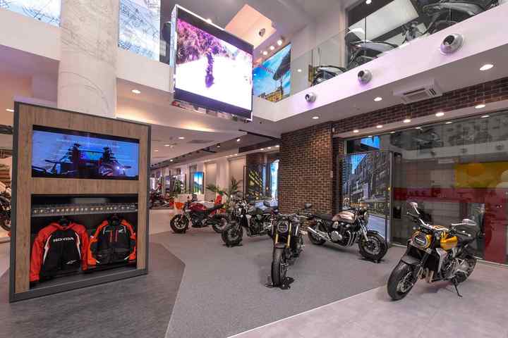 Honda inaugura il nuovo concept di concessionaria ufficiale con la  creazione del primo “Dream Dealer” a Roma