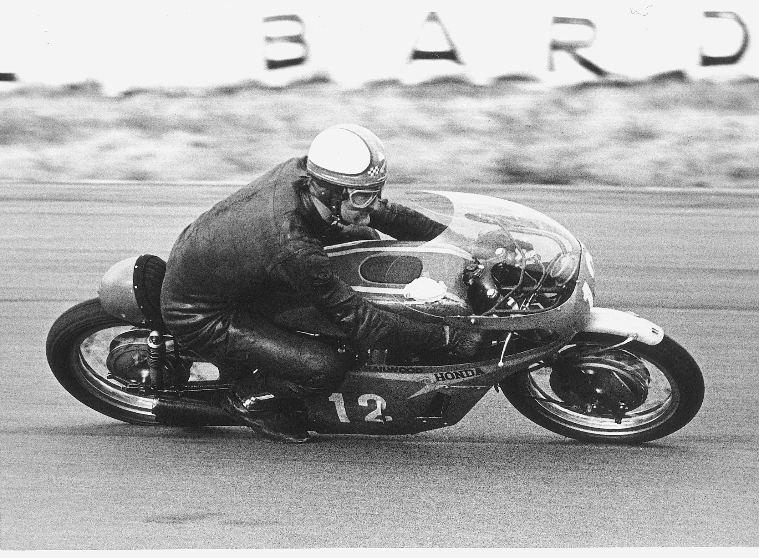Hailwood con RC174 350